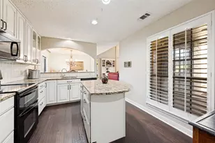 2719 Fairway Park St, Grand Prairie, TX 75050 - Photo 8