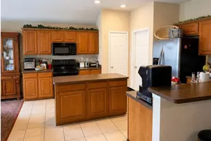 1100 Linden Dr, Burleson, TX 76028 - Photo 2