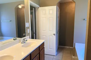 1100 Linden Dr, Burleson, TX 76028 - Photo 16