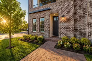 2114 Wenge Ln, Dallas, TX 75219 - Photo 2