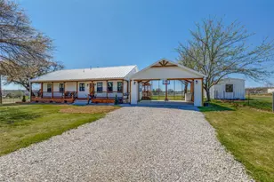 320 English Ct, Springtown, TX 76082 - Photo 2