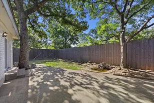 1140 Simpson Dr, Hurst, TX 76053 - Photo 34