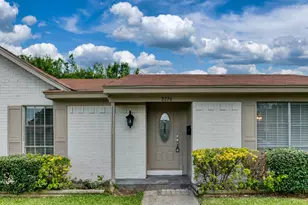 2726 Starcrest Ln, Farmers Branch, TX 75234 - Photo 4