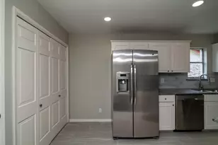 2726 Starcrest Ln, Farmers Branch, TX 75234 - Photo 6