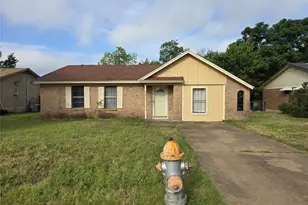 1601 McAnear St, Cleburne, TX 76033 - Photo 1