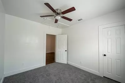 924 E Leuda Street, Fort Worth, TX 76104 - Photo 14