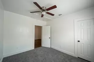 924 E Leuda St, Fort Worth, TX 76104 - Photo 14