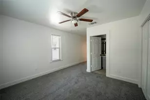 924 E Leuda St, Fort Worth, TX 76104 - Photo 16