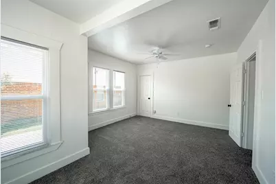 924 E Leuda Street, Fort Worth, TX 76104 - Photo 6