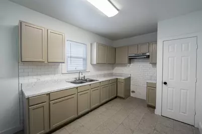 924 E Leuda Street, Fort Worth, TX 76104 - Photo 12