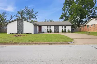 1305 Pinehurst Dr, Fort Worth, TX 76134 - Photo 1