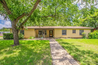 137 Taos Drive, Woodway, TX 76712 - Photo 1