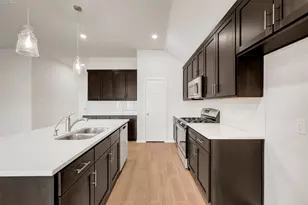 160 Hudson Ln, Justin, TX 76247 - Photo 2