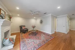 913 Roaring Springs Rd, Fort Worth, TX 76114 - Photo 6