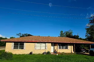 602 Hewitt St, Groesbeck, TX 76642 - Photo 1