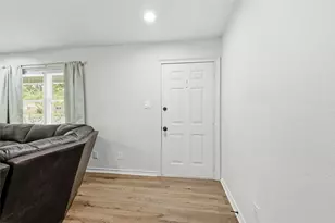 588 Pine St, Lewisville, TX 75057 - Photo 6