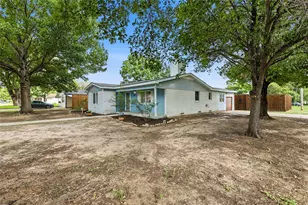 588 Pine St, Lewisville, TX 75057 - Photo 2