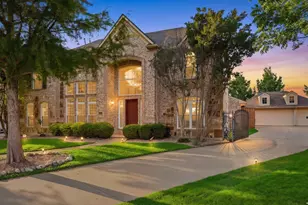 2533 Green Oak Dr, Carrollton, TX 75010 - Photo 2