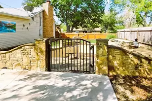 135 Summitt Ave, Graham, TX 76450 - Photo 14