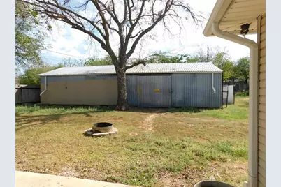 135 Summitt Avenue, Graham, TX 76450 - Photo 16