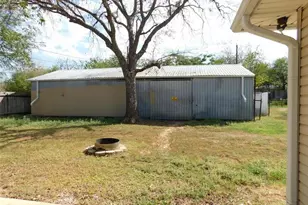 135 Summitt Ave, Graham, TX 76450 - Photo 16