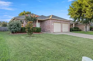 2832 Westover Dr, Grand Prairie, TX 75052 - Photo 2
