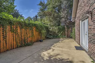 2630 Lakeforest Ct, Dallas, TX 75214 - Photo 20