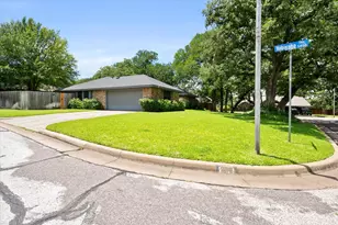 2811 Valparaiso Trail, Arlington, TX 76017 - Photo 2