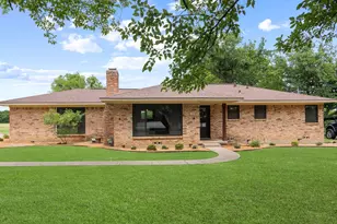 1289 S Waco St, Van Alstyne, TX 75495 - Photo 2