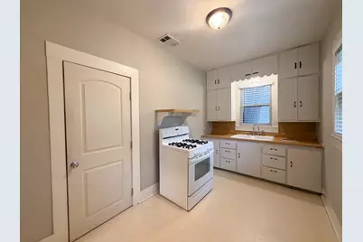 205 W Gilmer Street, Ennis, TX 75119 - Photo 8