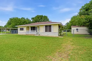 108 Sandra Dr, Azle, TX 76020 - Photo 2