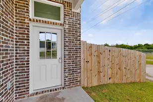 5017 Pickett St, Greenville, TX 75401 - Photo 6