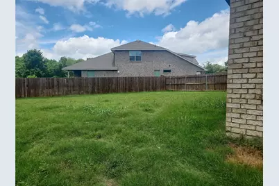 302 Clayton Street, Glenn Heights, TX 75154 - Photo 2