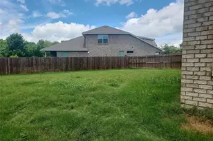 302 Clayton St, Glenn Heights, TX 75154 - Photo 2