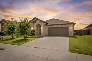 513 Frenchpark Dr, Fort Worth, TX 76052 - Photo 2