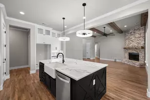 310 Mayberry Wy, Waxahachie, TX 75167 - Photo 2