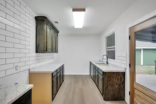 105 S 3rd St, Midlothian, TX 76065 - Photo 8