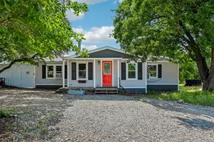 128 Gunnison Ct, Azle, TX 76020 - Photo 2