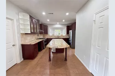 815 Ramblewood Drive, Lewisville, TX 75067 - Photo 10