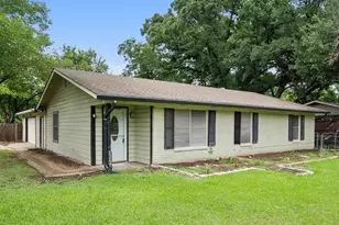 2322 W 1st Ave, Corsicana, TX 75110 - Photo 1