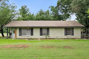 2322 W 1st Ave, Corsicana, TX 75110 - Photo 2