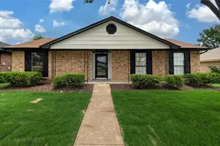3225 Poteet Dr, Mesquite, TX 75150 - Photo 1
