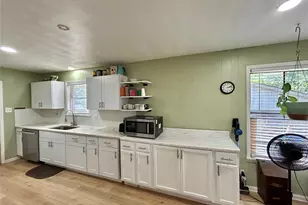 1335 Crestview Dr, Denison, TX 75020 - Photo 10
