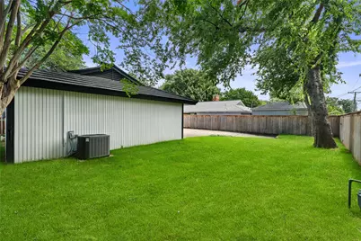 10236 Mapleridge Drive, Dallas, TX 75238 - Photo 34