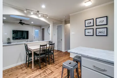 610 E Texas Street, Grapevine, TX 76051 - Photo 6