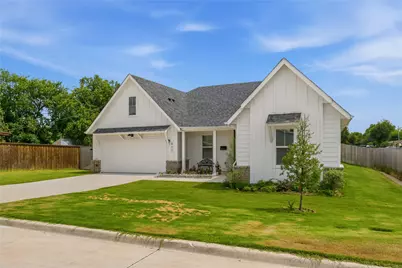 411 W Harwood Road, Euless, TX 76039 - Photo 2