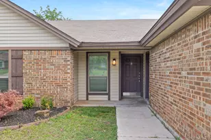 6728 Fair Meadows Dr, North Richland Hills, TX 76182 - Photo 2