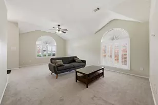 1209 Secretariat Dr, Grand Prairie, TX 75052 - Photo 4