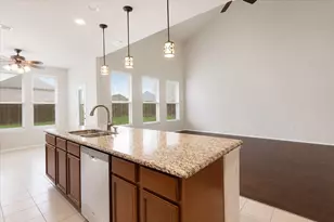 802 Swan Ridge Dr, Sherman, TX 75092 - Photo 4