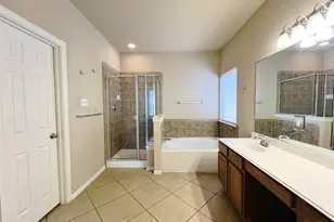 552 Kerry St, Crowley, TX 76036 - Photo 16
